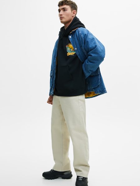 Black Hoodie With Contrast Graphic - Image 4