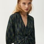 Short Dress With Knotted Skirt - Image 3